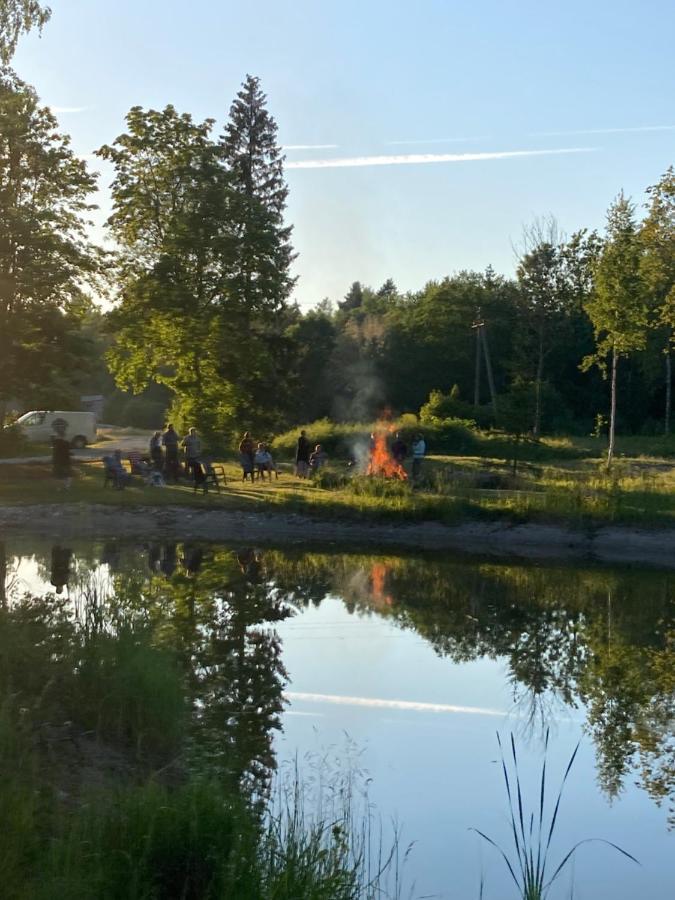 Marika Puhkekuela - Metsanurga Oeoemaja "Shared Bathroom" Nova Bagian luar foto