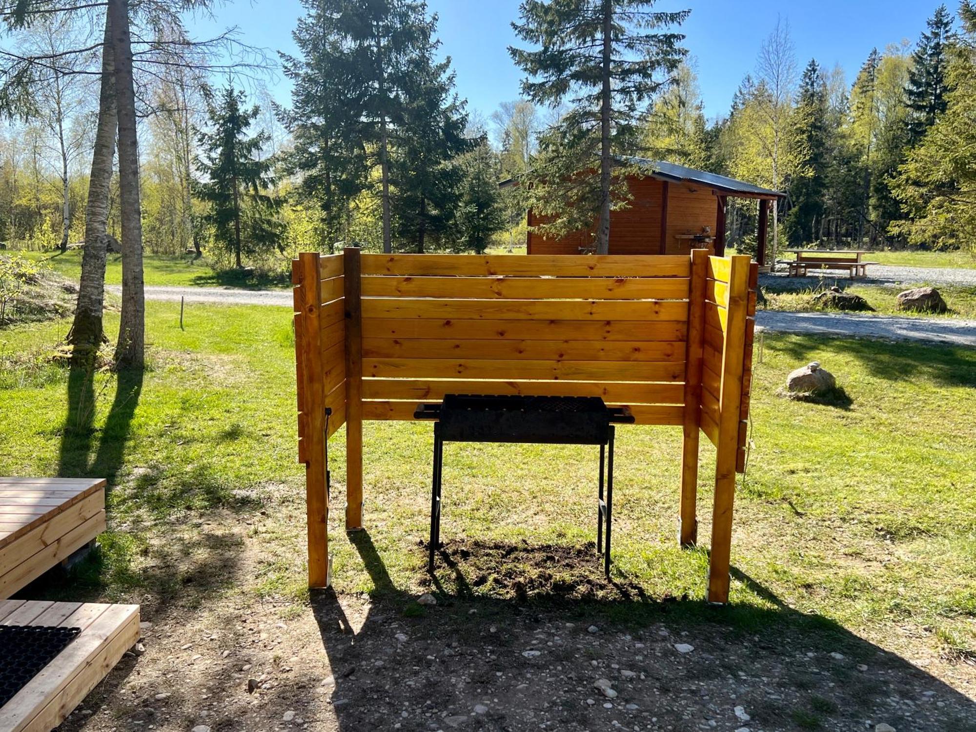 Marika Puhkekuela - Metsanurga Oeoemaja "Shared Bathroom" Nova Bagian luar foto