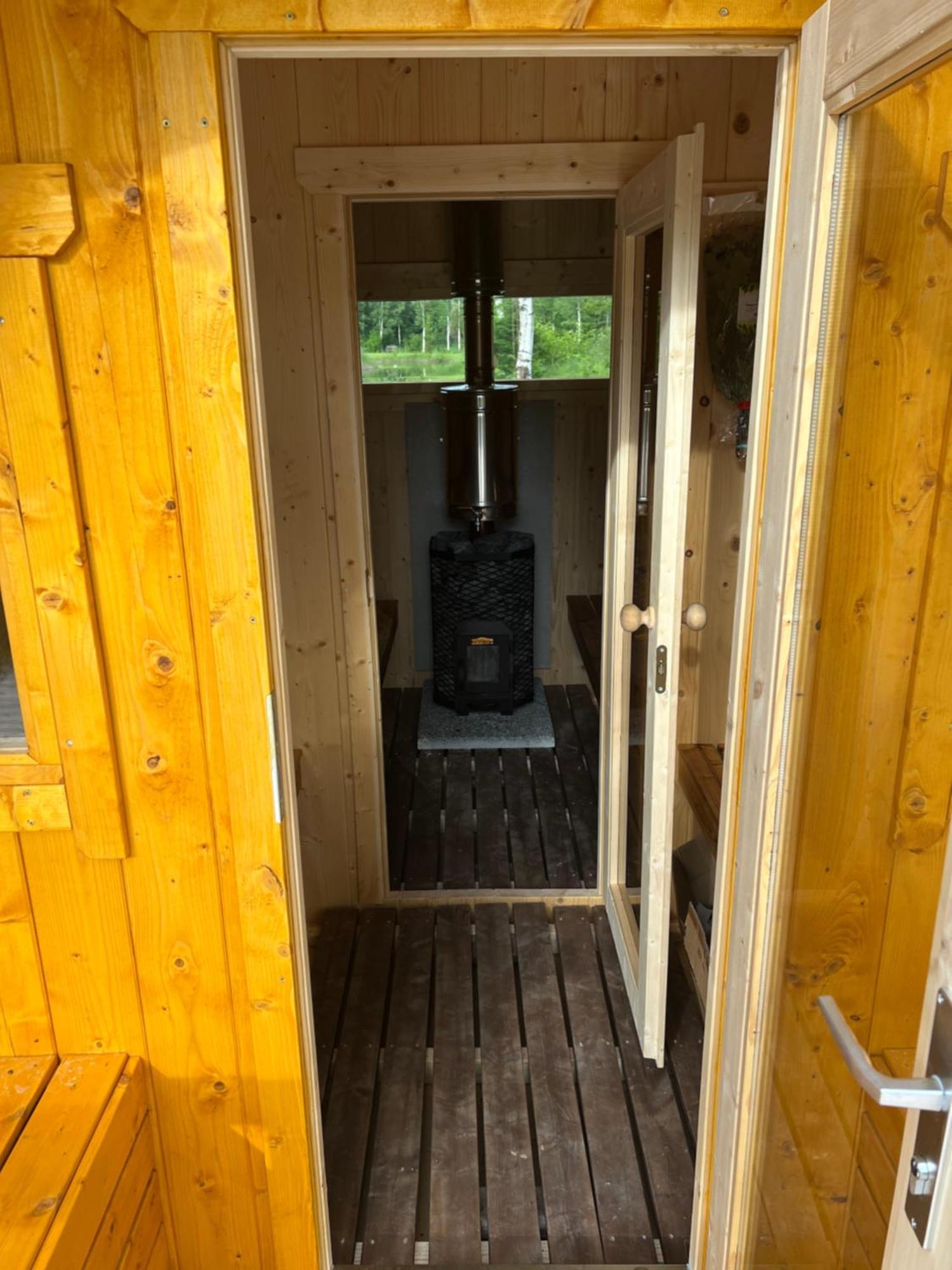 Marika Puhkekuela - Metsanurga Oeoemaja "Shared Bathroom" Nova Bagian luar foto