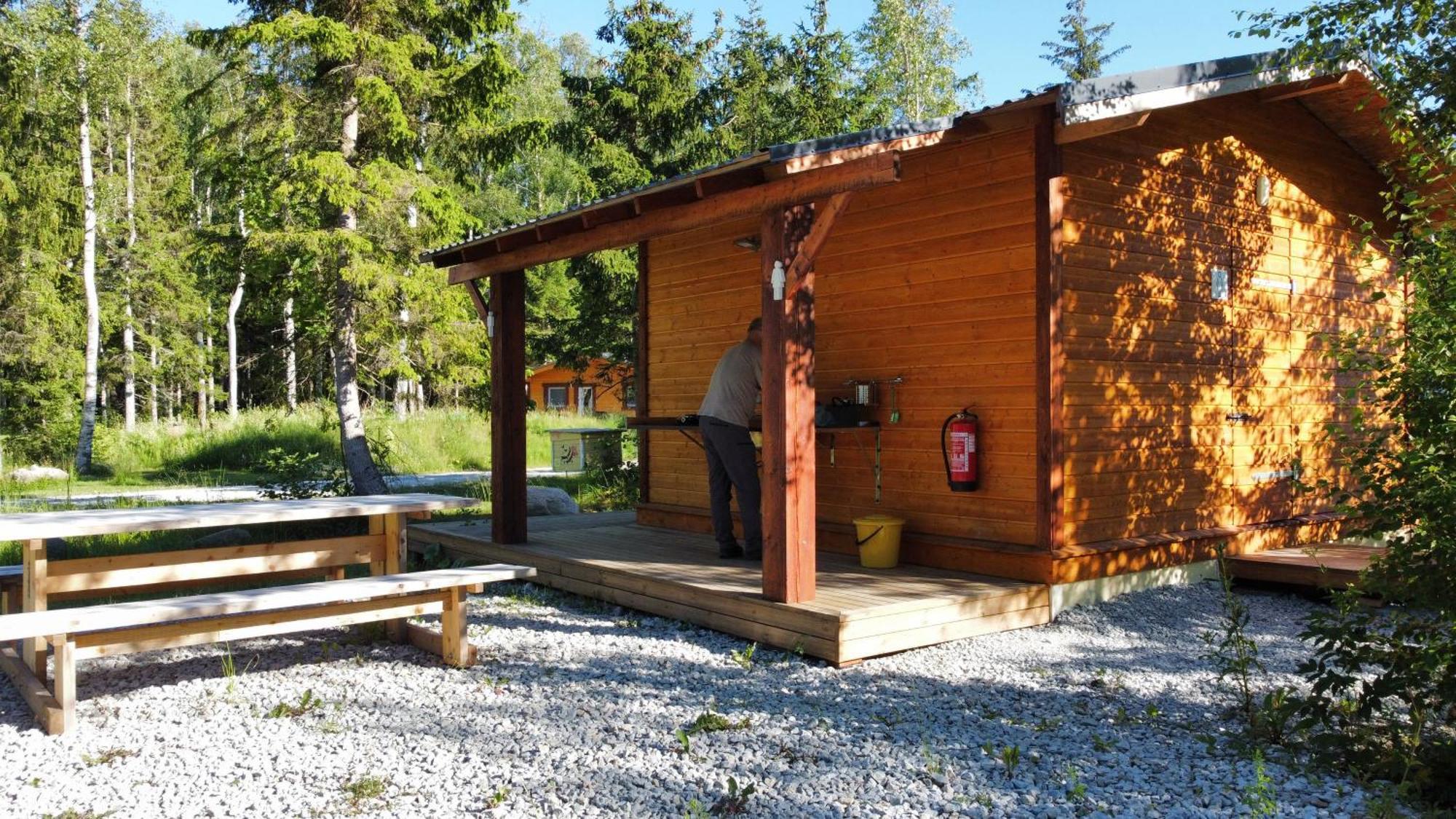 Marika Puhkekuela - Metsanurga Oeoemaja "Shared Bathroom" Nova Bagian luar foto